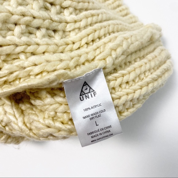 Urban Outfitters Oversize Cable Knit Sweater - Picture 7 of 7